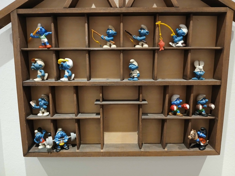 Datei:Schlümpfe - Sport - Kampfsport, Kraftsport, Kartenspiel, Judo, Olympia, Angeln, Reiten, Gymnastik.jpg